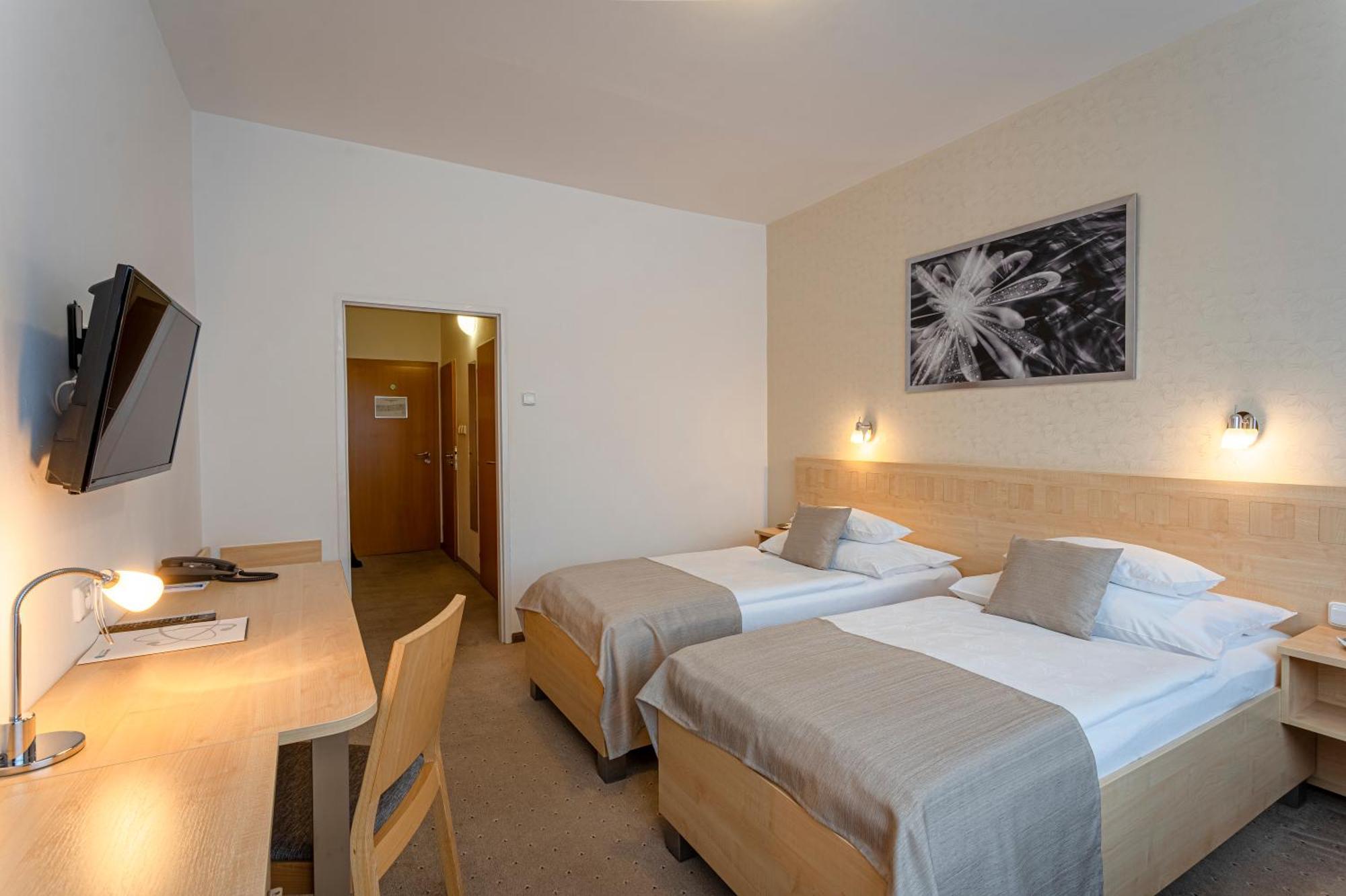 Hotel Behounek 亚希莫夫 外观 照片