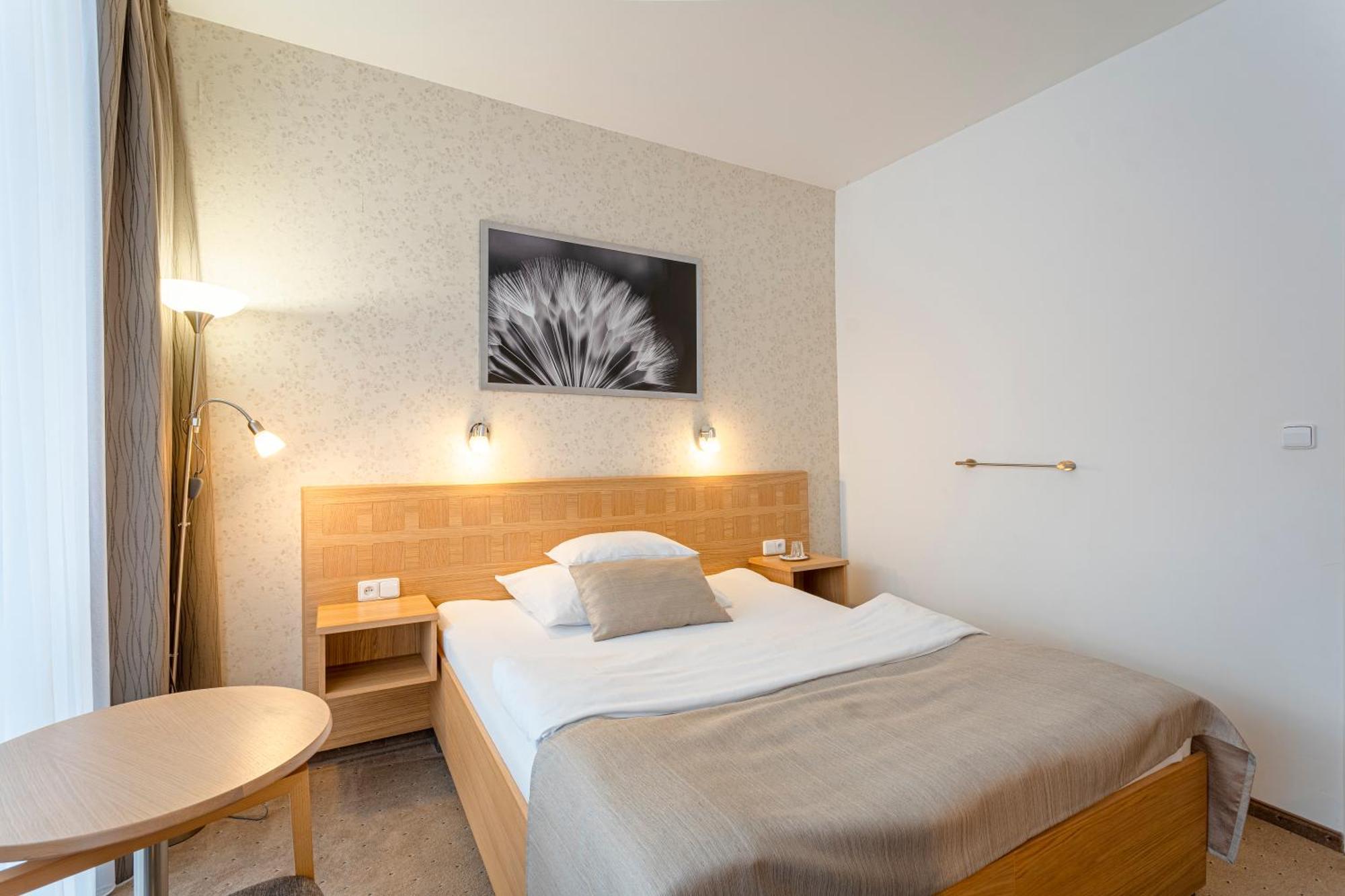 Hotel Behounek 亚希莫夫 外观 照片