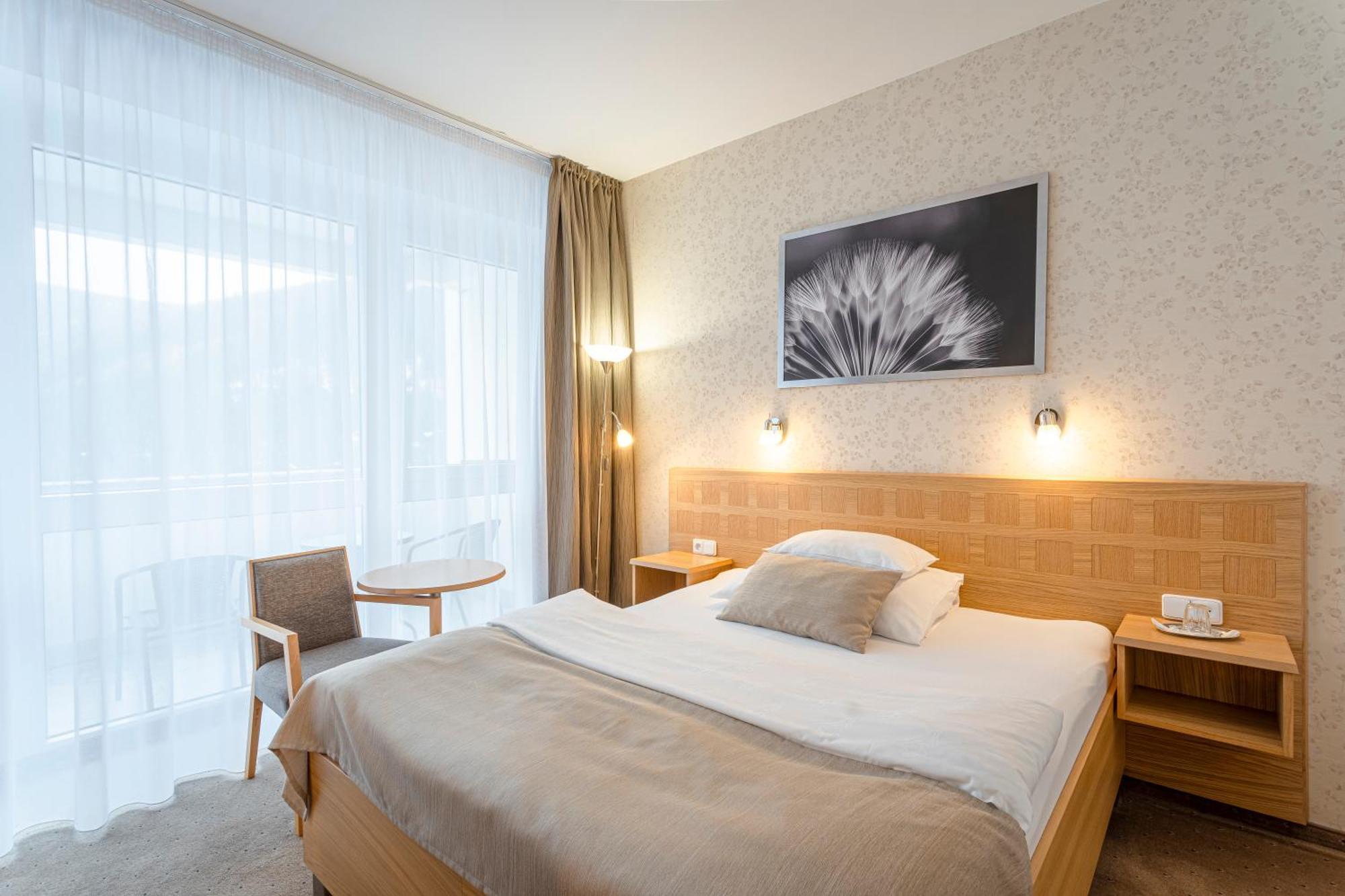 Hotel Behounek 亚希莫夫 外观 照片