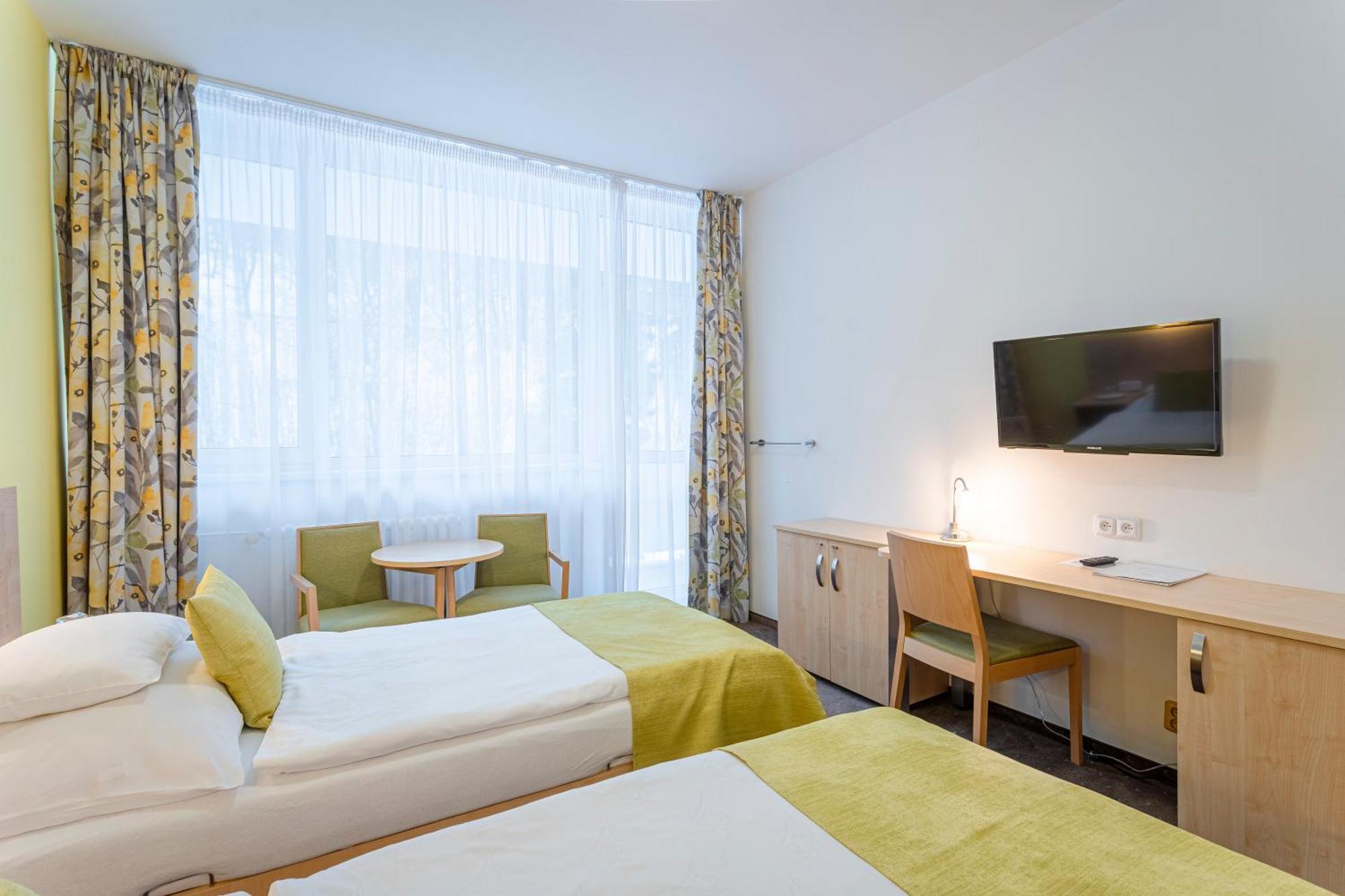 Hotel Behounek 亚希莫夫 外观 照片
