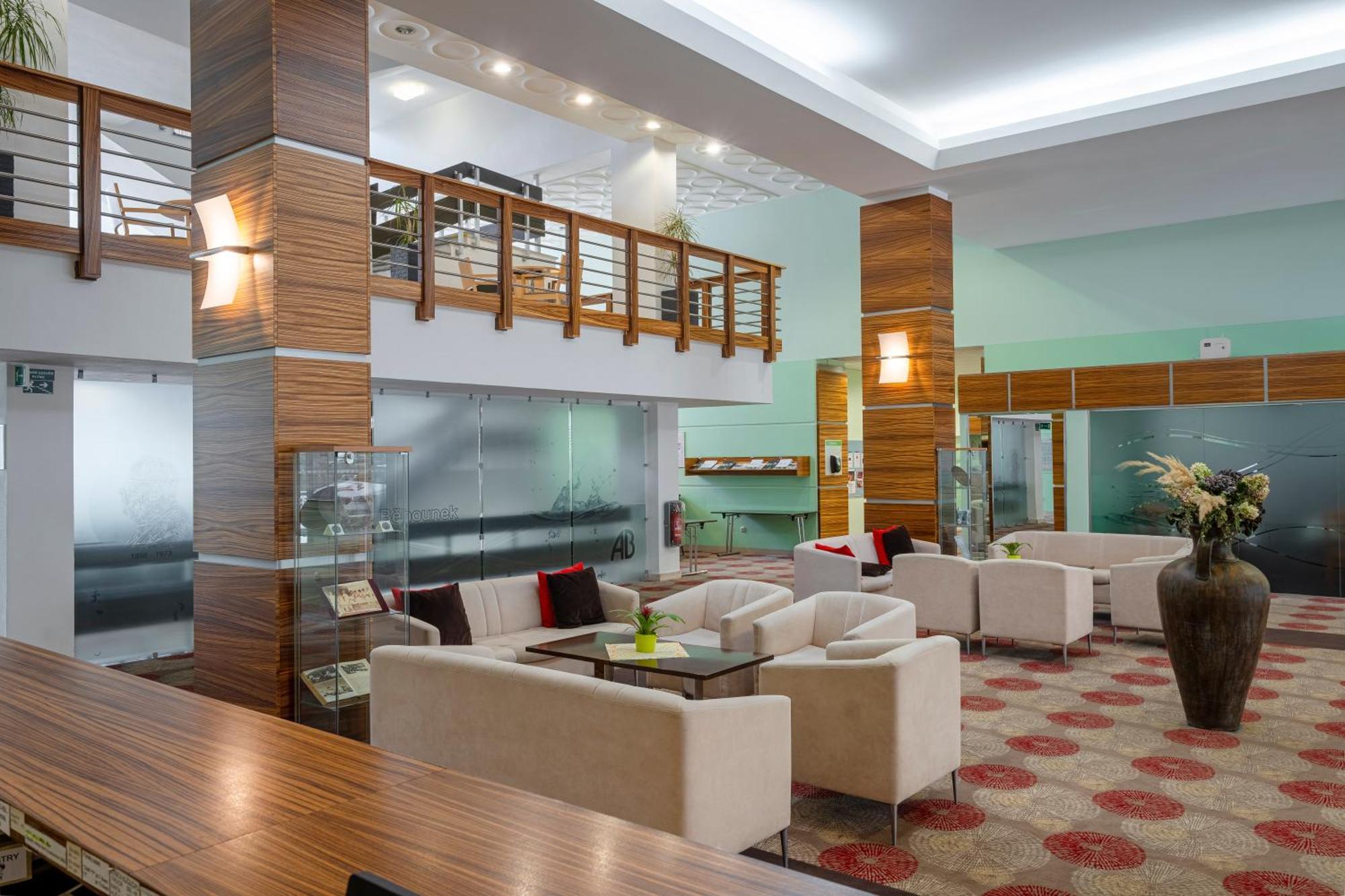 Hotel Behounek 亚希莫夫 外观 照片