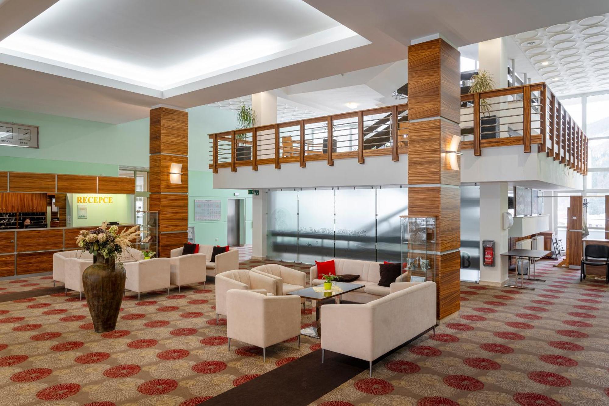 Hotel Behounek 亚希莫夫 外观 照片