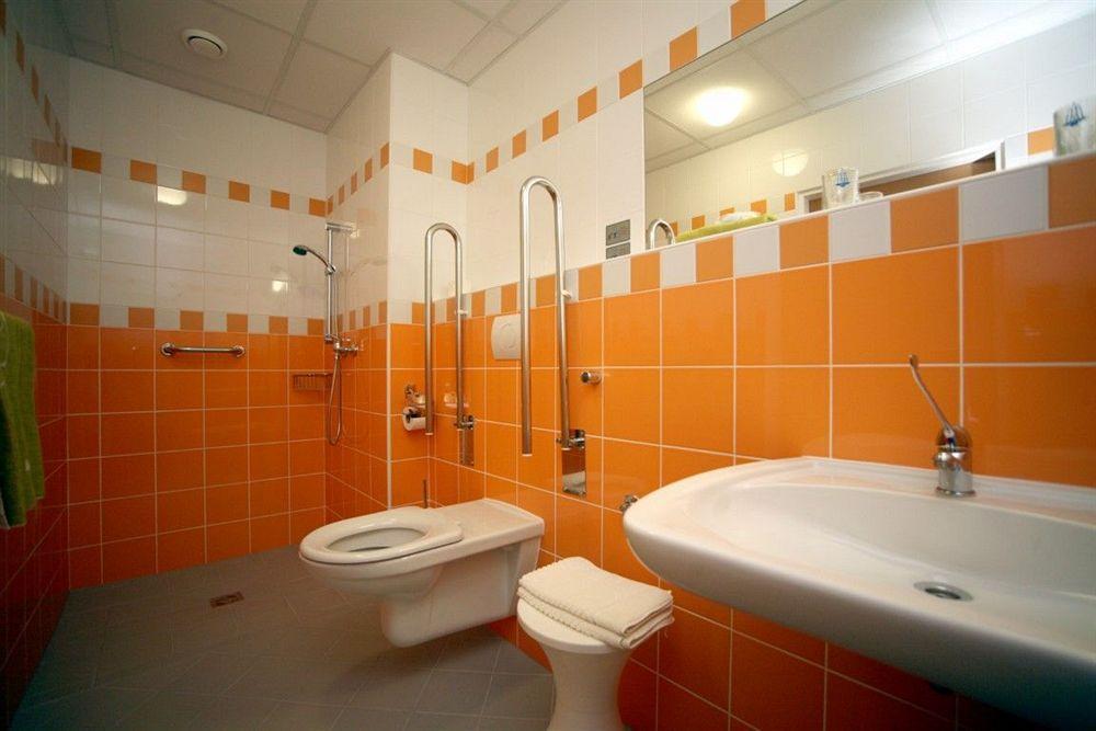 Hotel Behounek 亚希莫夫 外观 照片