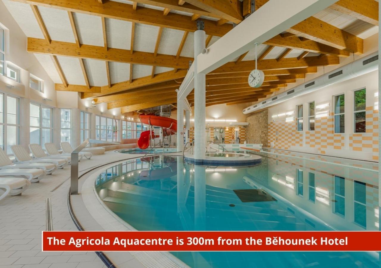 Hotel Behounek 亚希莫夫 外观 照片
