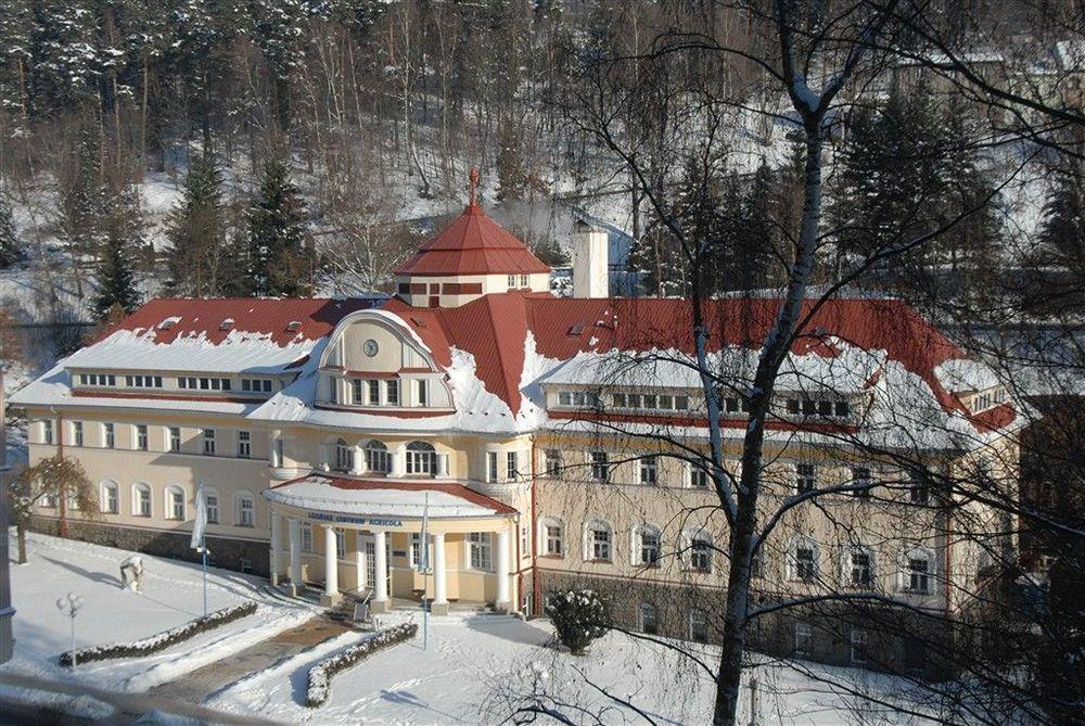 Hotel Behounek 亚希莫夫 外观 照片