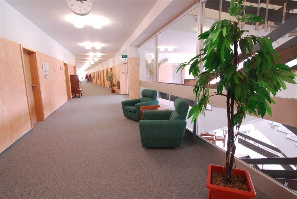 Hotel Behounek 亚希莫夫 外观 照片