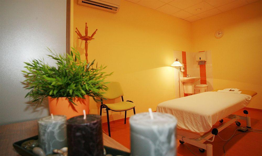 Hotel Behounek 亚希莫夫 外观 照片