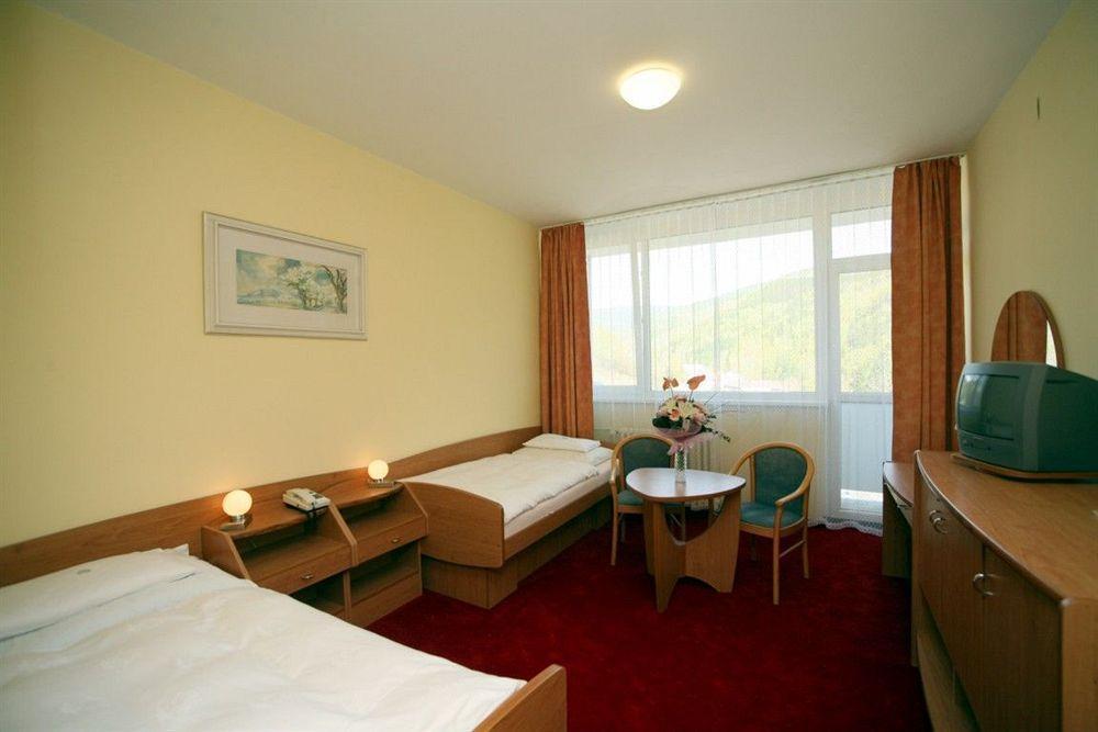 Hotel Behounek 亚希莫夫 外观 照片
